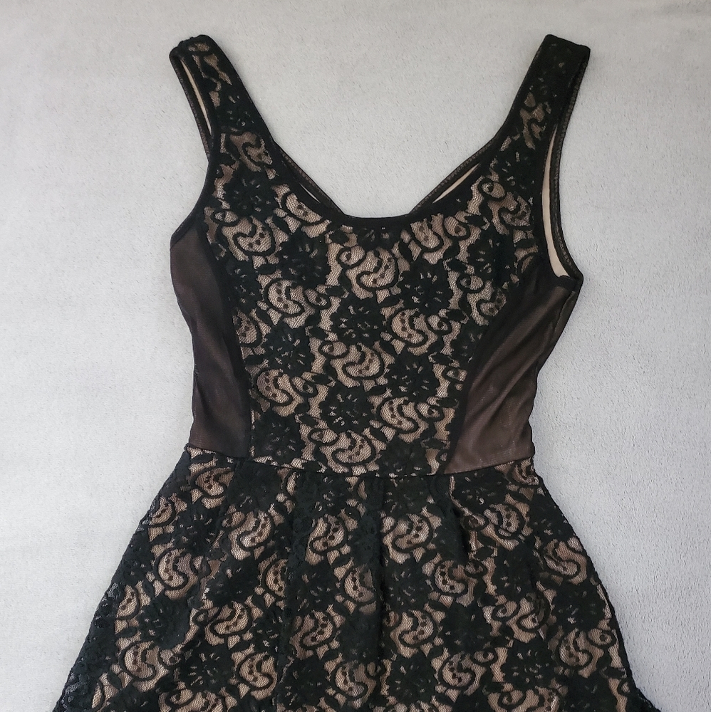 Love Tree Short Lace Dress